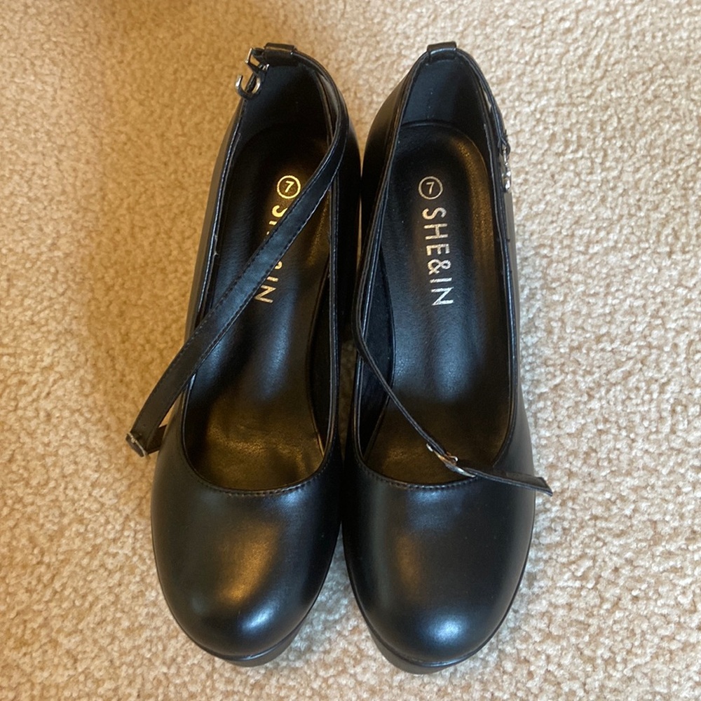 Black platform heels size 7